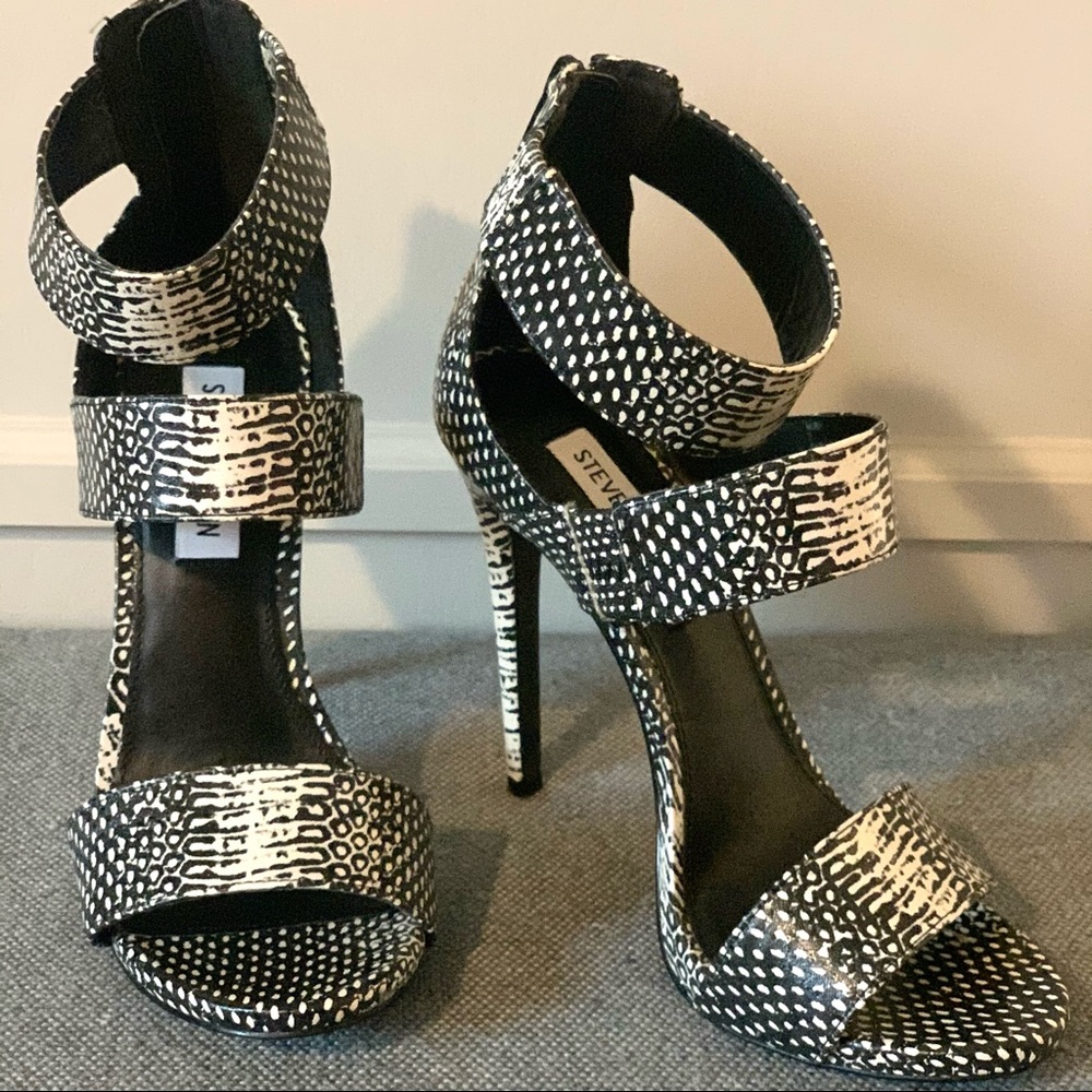 STEVE MADDEN Snake skin stilettos